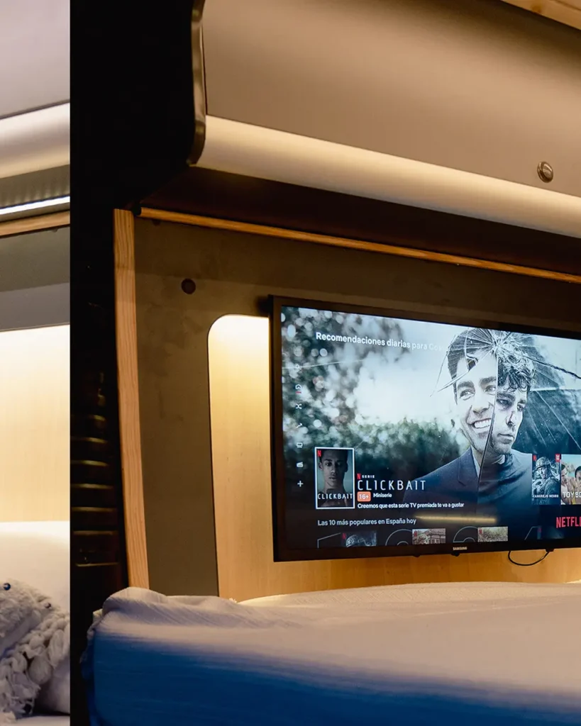 Zona de entretenimiento en la Fiat Ducato, mostrando un televisor de pantalla plana